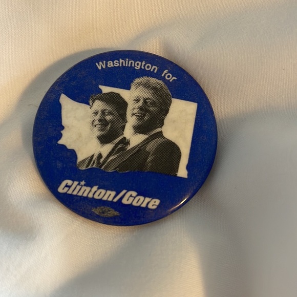 Vintage Pin Back Button Political Labor Supports Clinton Gore In '92 - Picture 4 of 4